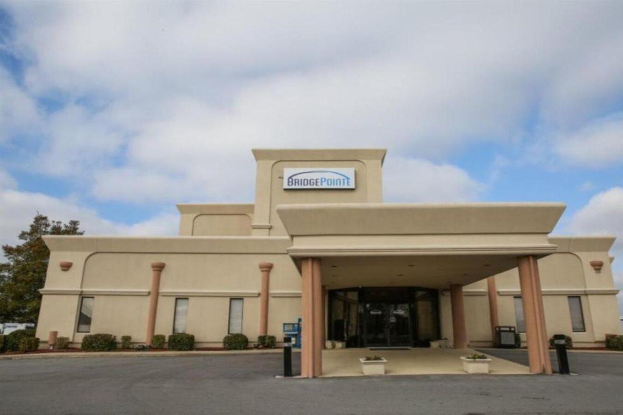 Hotel Bridgepointe & Marina 3*