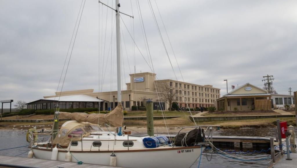 Bridgepointe & Marina Hotel 3*
